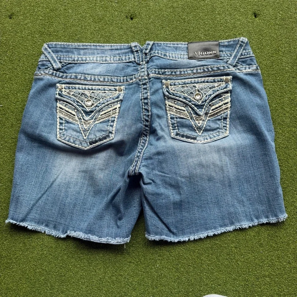 Vigoss The New York Short Medium Wash Denim Cut Off Shorts Size 16 Embroidery